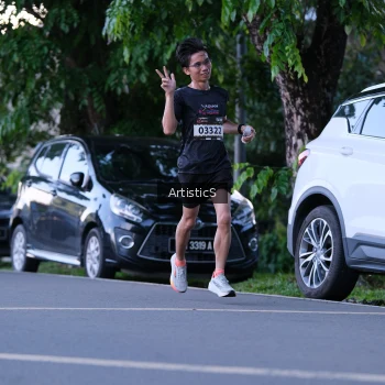 Runner Photo 1612585