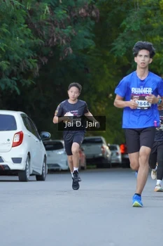 Runner Photo 1612603