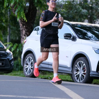 Runner Photo 1612636