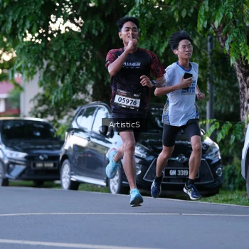 Runner Photo 1612685