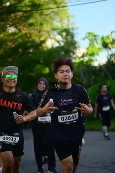 Runner Photo 1612698