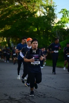 Runner Photo 1612815