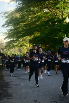 Runner Photo 1612863