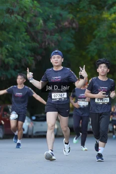 Runner Photo 1612947