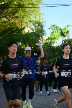 Runner Photo 1613149