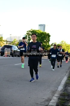 Runner Photo 1613705
