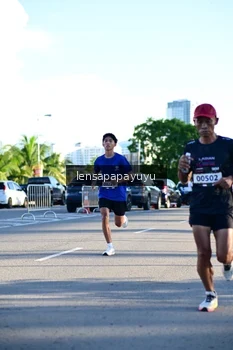 Runner Photo 1613744