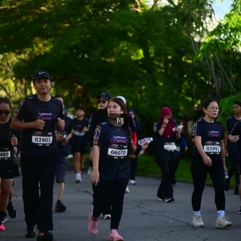 Runner Photo 1614112