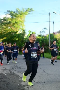 Runner Photo 1614193