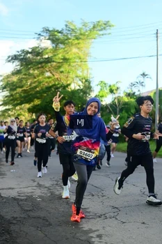 Runner Photo 1614210