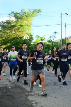 Runner Photo 1614243