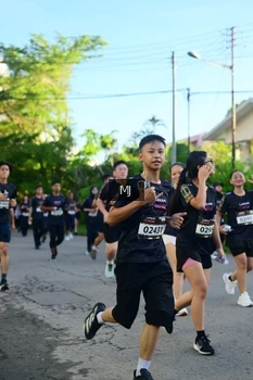 Runner Photo 1614272