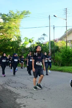 Runner Photo 1614303