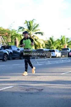 Runner Photo 1614332
