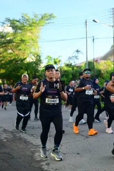 Runner Photo 1614422