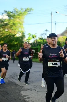 Runner Photo 1614449