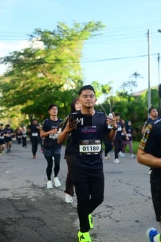 Runner Photo 1614471