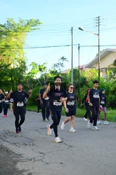 Runner Photo 1614494