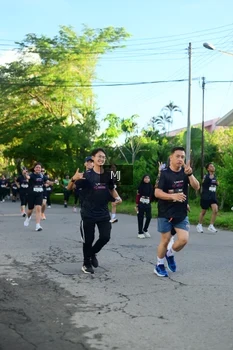 Runner Photo 1614579