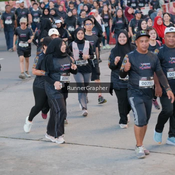 Runner Photo 1614773