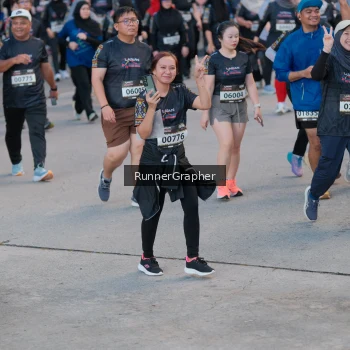 Runner Photo 1614874