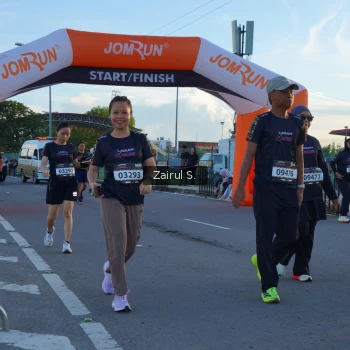 Runner Photo 1615135