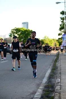 Runner Photo 1615390