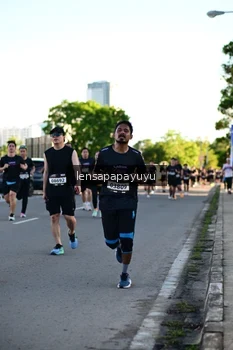 Runner Photo 1615456