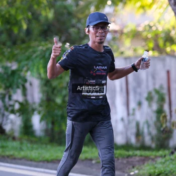 Runner Photo 1615597
