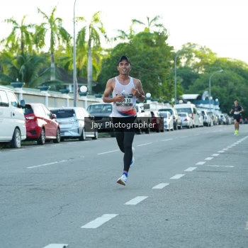 Runner Photo 1615635