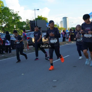Runner Photo 1615779