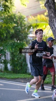 Runner Photo 1616033