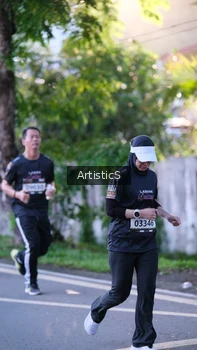 Runner Photo 1616112