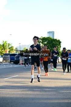 Runner Photo 1616121