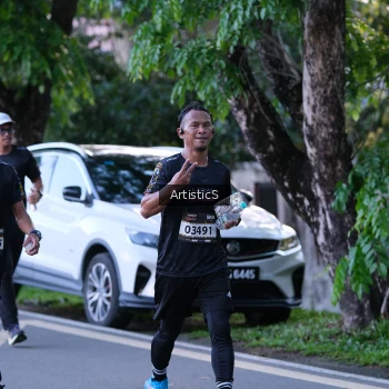 Runner Photo 1616157