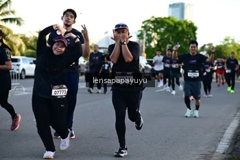 Runner Photo 1616215