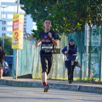 Runner Photo 1616600