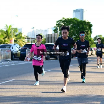 Runner Photo 1616799