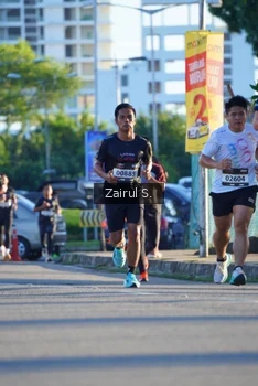 Runner Photo 1616875