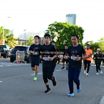 Runner Photo 1616878