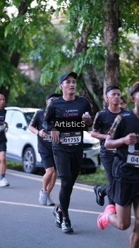 Runner Photo 1617191