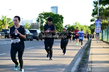 Runner Photo 1617423