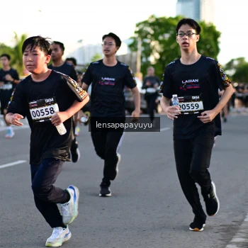 Runner Photo 1617621