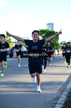 Runner Photo 1619062