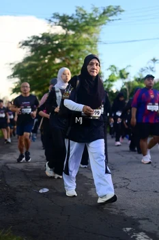 Runner Photo 1621810