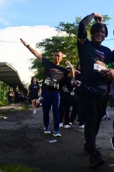 Runner Photo 1622297