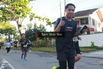 Runner Photo 1622914