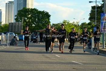 Runner Photo 1624172