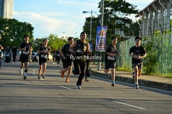 Runner Photo 1624223