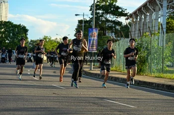 Runner Photo 1624245